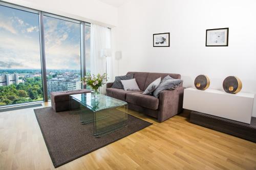 One-Bedroom Suite image 2