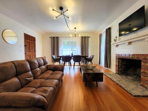 Perfectly located Pico Robertson 3 bedroom apartment Walk to restaurants WIFI TV Game Console Parking 5 minutes to Rodeo Drive, Los Angeles (fotografie 3)