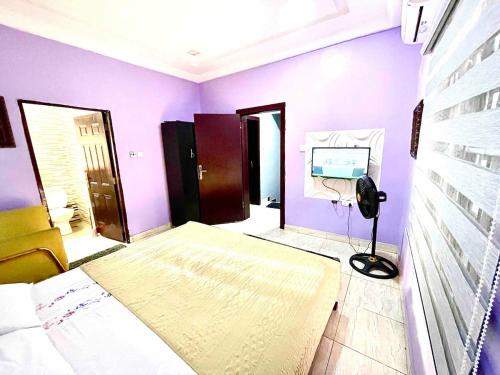 Budget Friendly 2bedDuplex , 15 mins to the Airport