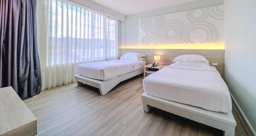 room detail thumbnail 1