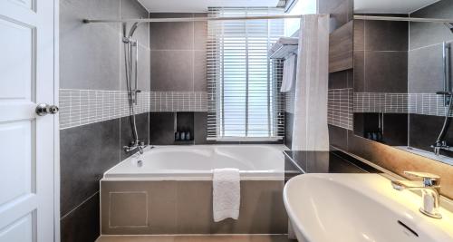 room detail thumbnail 2