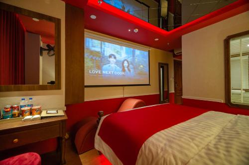 Superior King Room image 2