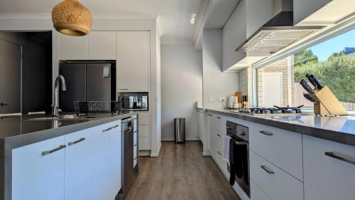 Kitchen, Modern comfort and luxury close to the beach in Indented Head