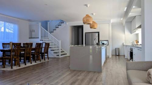 Kitchen, Modern comfort and luxury close to the beach in Indented Head