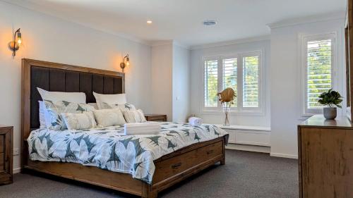 Modern comfort and luxury close to the beach in Indented Head