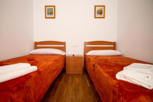 Twin Room with Shared Toilet