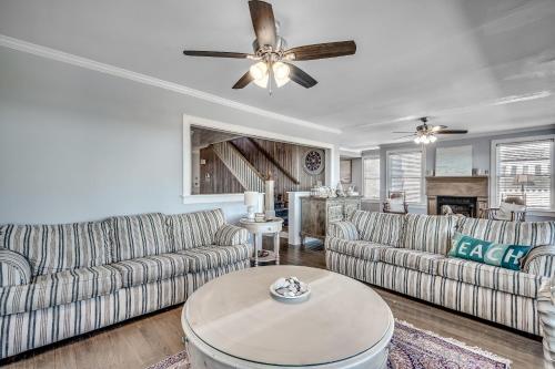 Osprey Nest 6 Br home by RedAwning – Myrtle Beach, SC