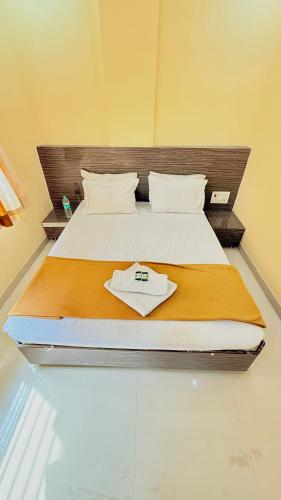 HOTEL GRKK - Near Shri Saibaba Samadhi Temple Shirdi in ศิวะนคร