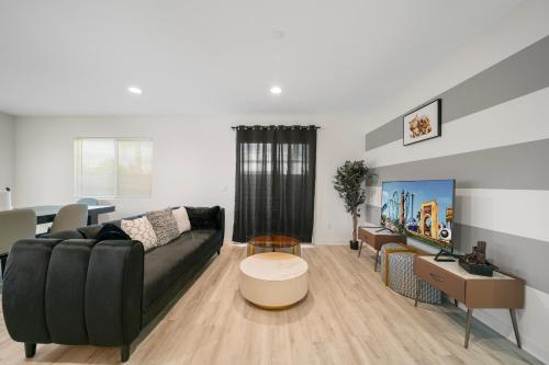 # Marbella Lane - Modern Aesthetic 4BR Posh Home in Pomona, USA