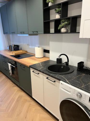 Cozy 2 -room Apartment in the center of Riga - Lacplesa, Riga (Foto 2)