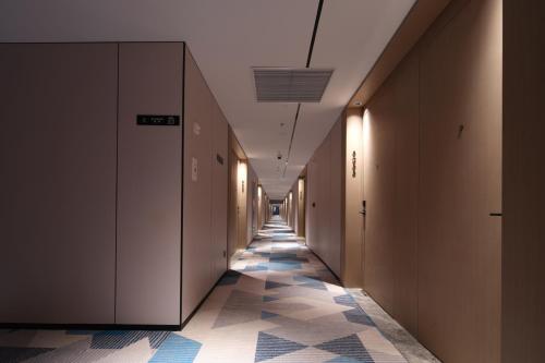 Exterior view, Jinglai · Selected - Shanghai Tongji Hospital Xincun Road Subway Station in Putuo and Changfeng Park