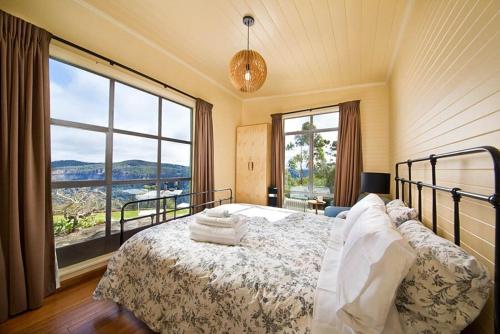 Seven Sisters Escarpment Views in Medlow Bath