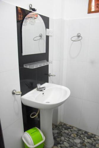 Three-Bedroom House image 5