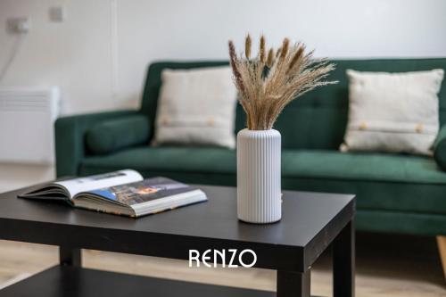 Vibrant 1-bed Home in Newark on-Trent by Renzo, Perfect for Contractors, Free Parking! Vibrant 1-bed Home in Newark on-Trent by Renzo, Perfect for Contractors, Free Parking!