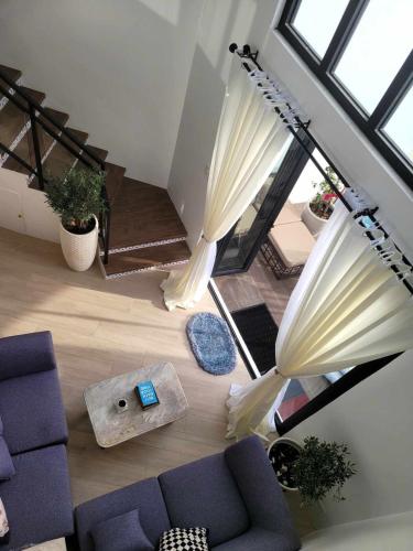 French home with stunning Taal view near Tagaytay – khách sạn tại Talisay