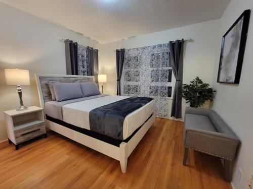 Perfectly located Pico Robertson 3 bedroom apartment Walk to restaurants WIFI TV Game Console Parking 5 minutes to Rodeo Drive, Los Angeles (fotografie 9)