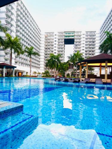 Shell Residences MOA by Paul, Manila