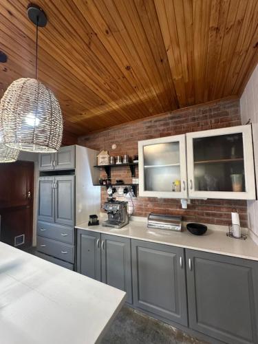 Konyha, Mario & Luiza's Cozy Stay - Pool, Braai & Games in Worcester