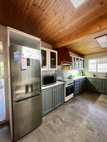 Konyha, Mario & Luiza's Cozy Stay - Pool, Braai & Games in Worcester