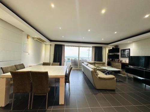 Aufenthaltsraum/TV-Zimmer, Villa Eva in Mazotos