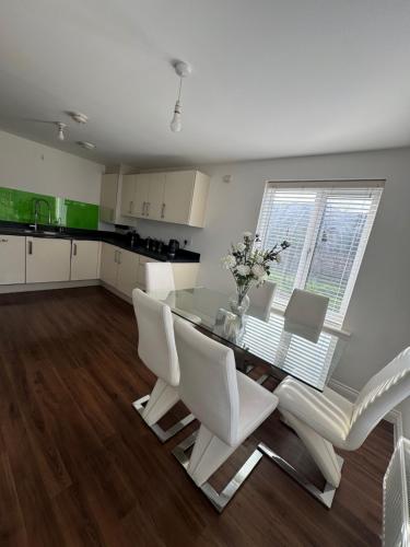 Modern & Spacious 3-Bedroom Home in Dartford, Ideal for Families, Groups and Contractors, Dartford (foto 9)
