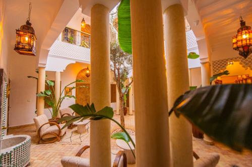 room detail thumbnail 2