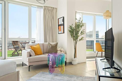 Silkhaus Vacation Homes Chic Studio at Barsha Heights in Madison, Dubaj