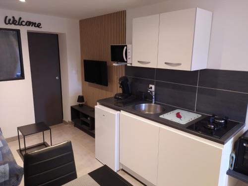 charmant gite 25m² indépendant (charmant gite 25m² independant) in อาแล็ส