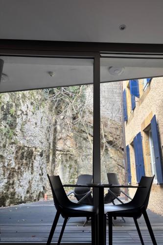 อาหารและเครื่องดื่ม, โฮเทล เดอ เลคลูส (Hotel de l'Ecluse) in นอยชาเทิล