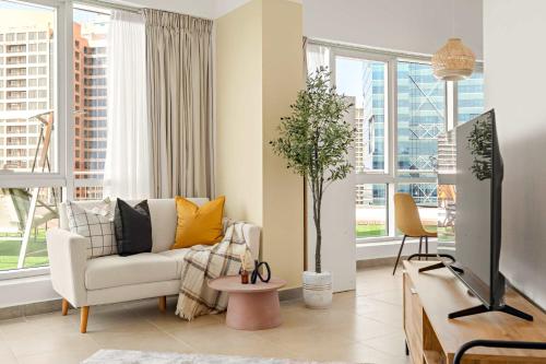 Silkhaus Vacation Homes Large Studio in Madison near Barsha Heights, Dubaj