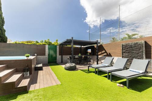 Two-Bedroom House image 5