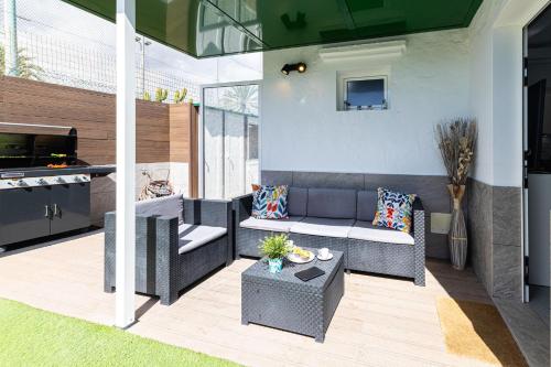 Two-Bedroom House image 4