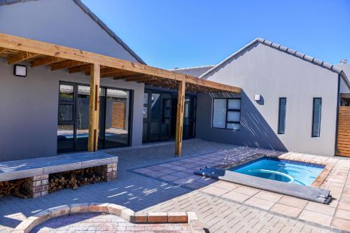 Bessie on Vondeling - Relax in Style at Bessie, Langebaans Coziest Holiday Home