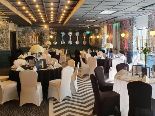Iveagh Garden Hotel - image 3