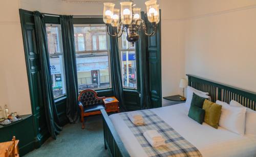 4 Friends House near Royal Yacht Britannia