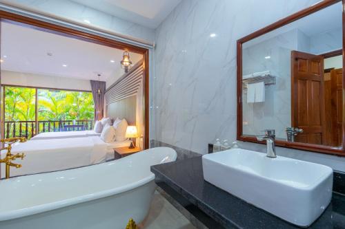 room detail thumbnail 2