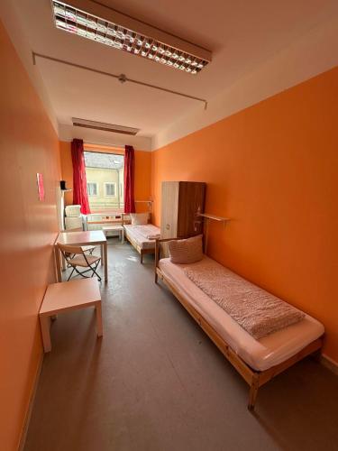 2 twin beds
