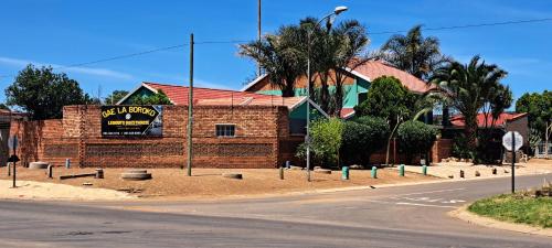 Vista exterior, Gae la boroko @legodi's in Brakpan