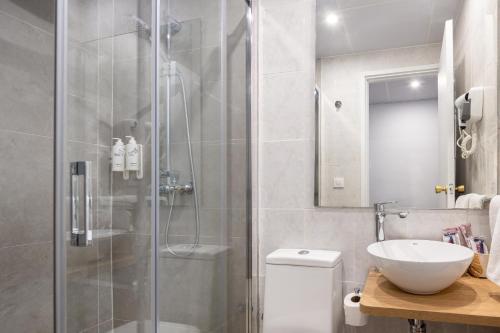 Twin Room image 2
