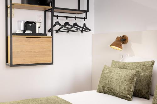 Single Room image 3