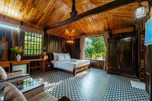 room detail thumbnail 2