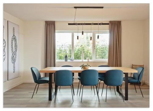 Luxury apartment near the water in Offingawier