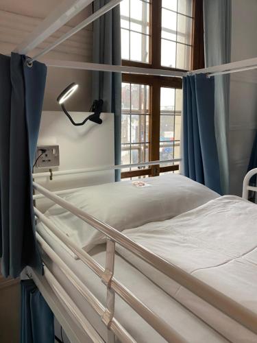 The Walrus Bar and Hostel – London