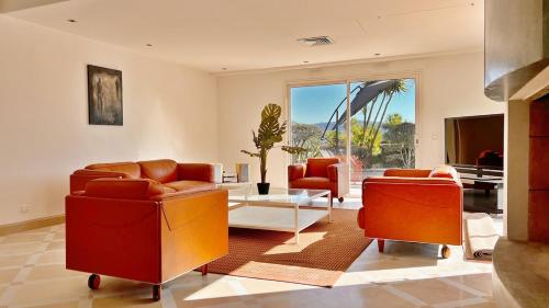 Palm & Sun in La Fontaine Sainte