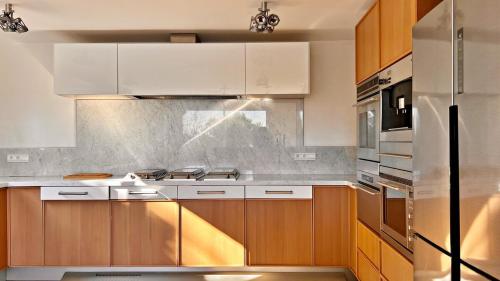 Palm & Sun in La Fontaine Sainte