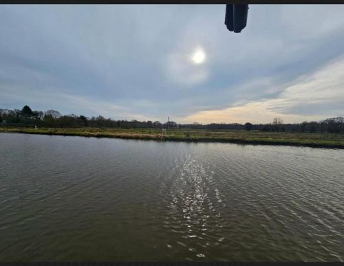 Bure River Lodge Houseboat in Dilhema