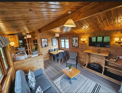 Bure River Lodge Houseboat in Dilhema