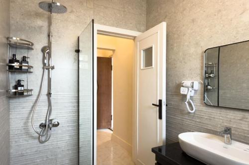 The 2BDR Crimson Crib The Heart Of Heliopolis The 2BDR Crimson Crib The Heart Of Heliopolis