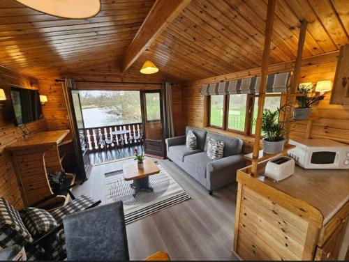 Filby Broads Lodge Houseboat in Dilhema