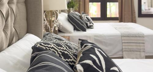 2 double beds